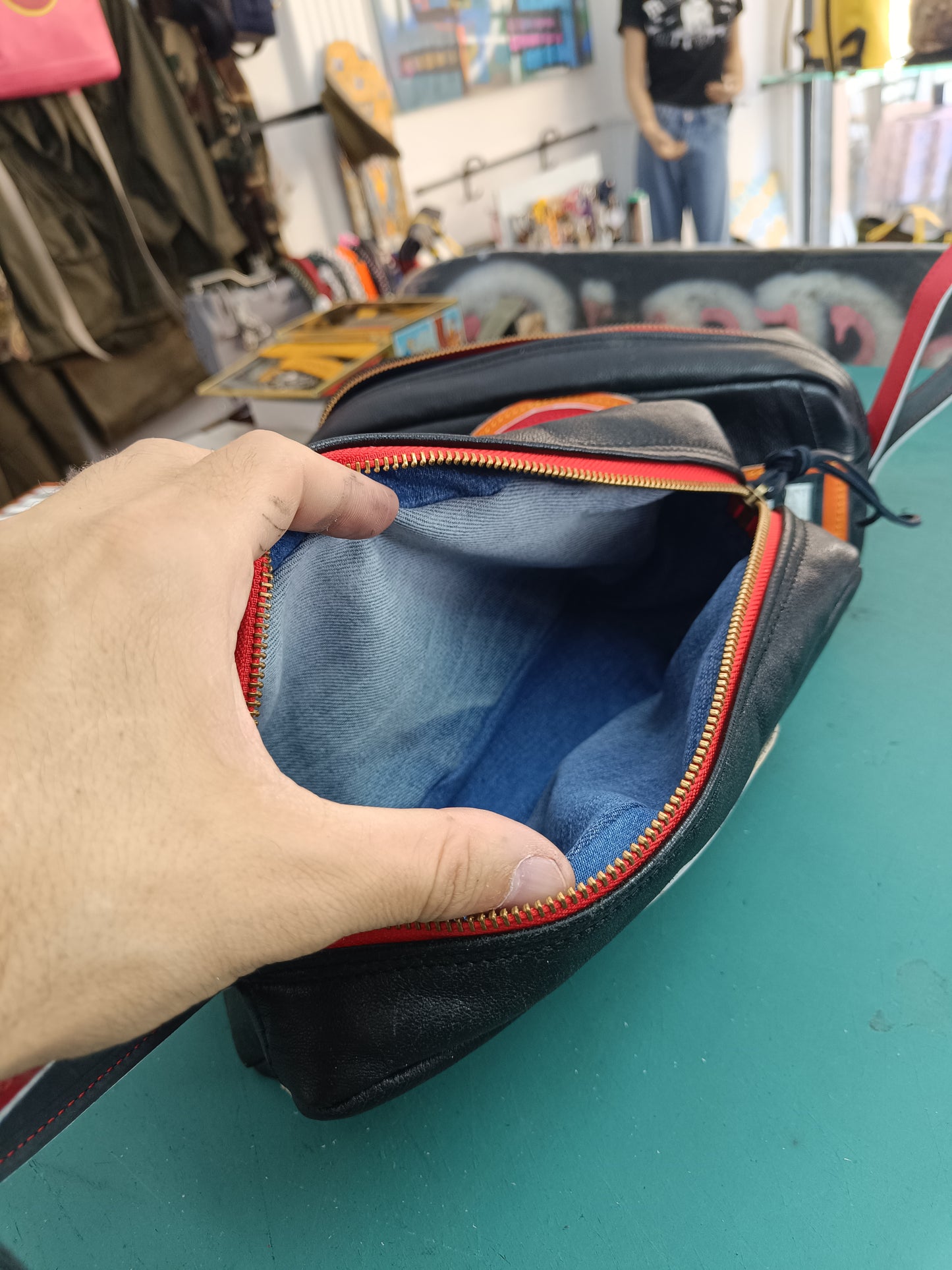 Toilet bag black